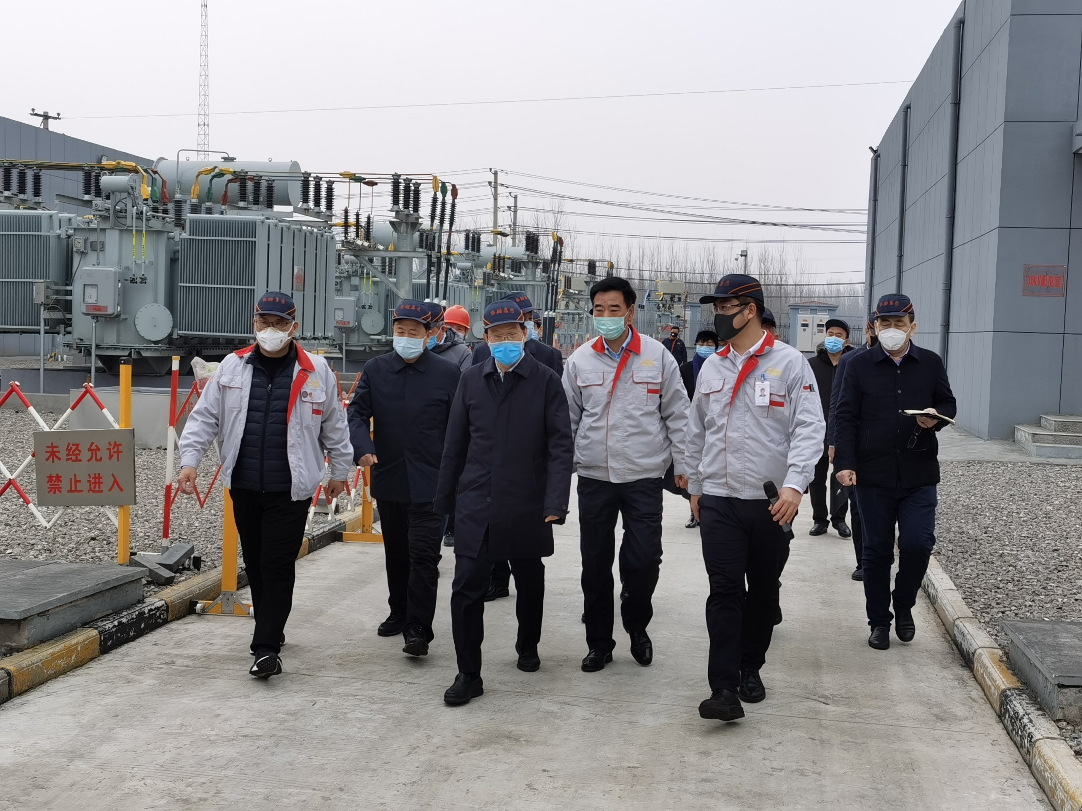 临汾市市委书记董一兵一行莅临赏金船长集团调研