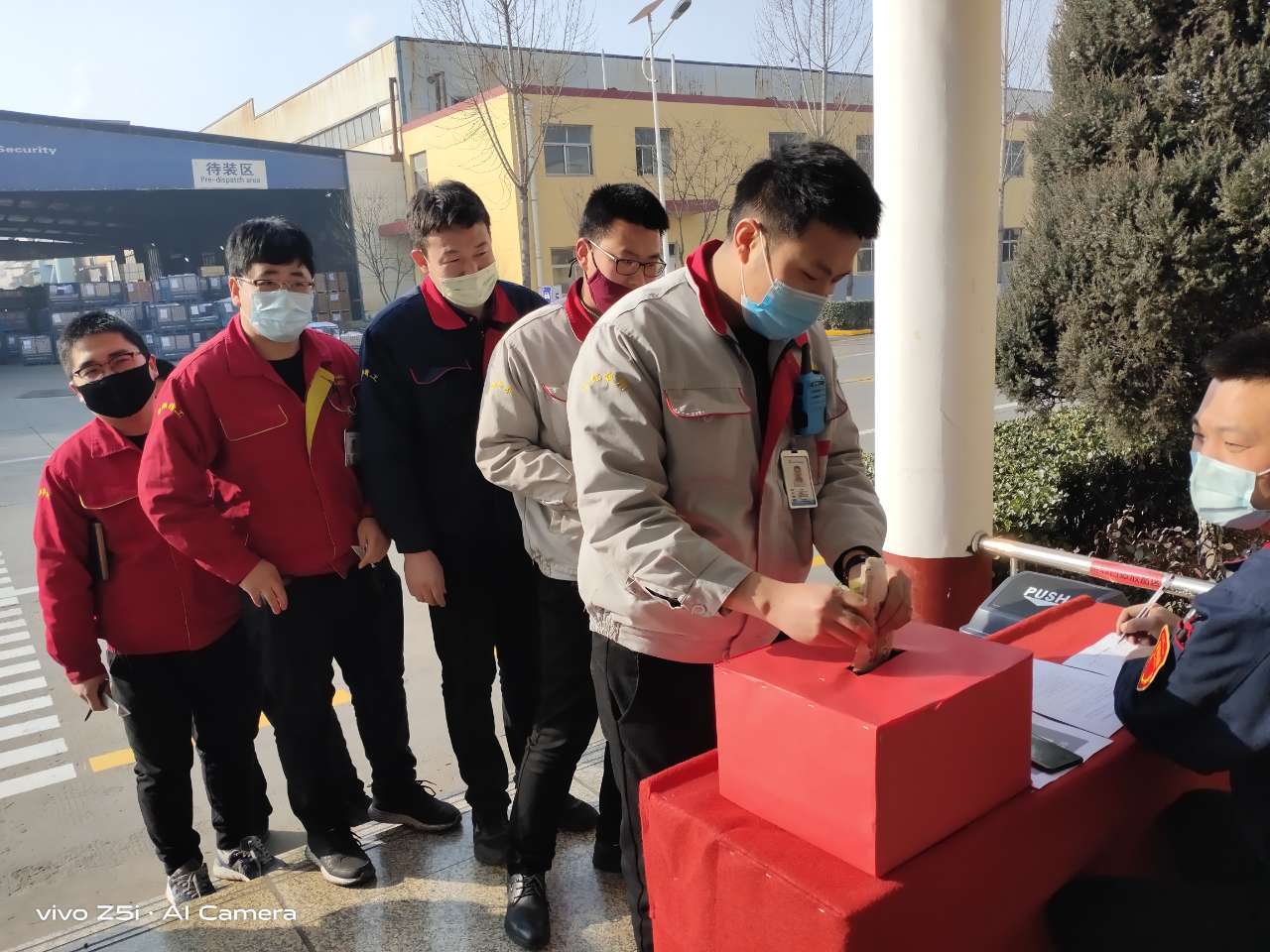 恶运不期而至 暖流瞬间汇聚——赏金船长捐助受难员工吉新平纪实
