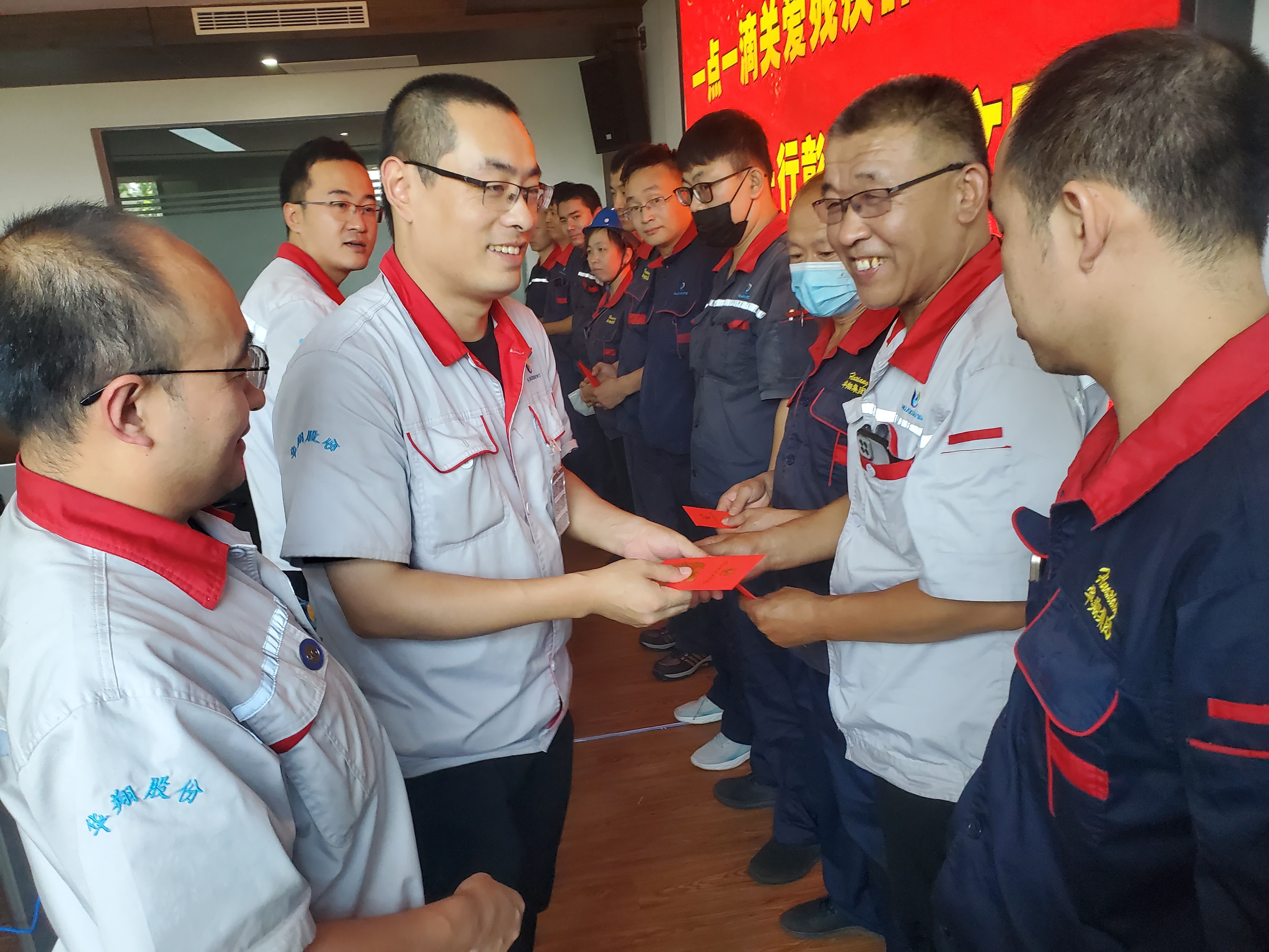 “扶残助残有你有我”，赏金船长很暖心！